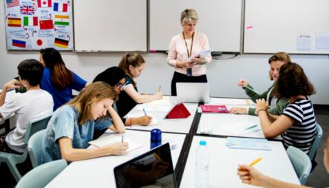 零基础幼儿学英语应该怎样学_英语零基础学音标还是学自然拼读_幼儿基础快乐描红：学笔顺写汉字